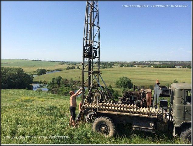 Бурение скважины. Drilling borehole.